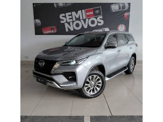 TOYOTA HILUX SW4 2.8 D-4D TURBO DIESEL GR-S 7L 4X4 AUTOMÁTICO
